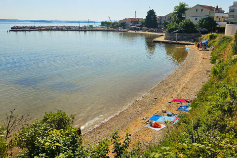 Letovisko Kraj - pláž v blízkosti mobilhomů Kraj, ostrov Pašman, Chorvatsko