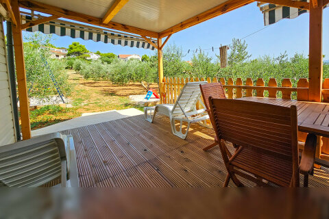 Mobilhome Klanac M2 - terasa, Tkon, ostrov Pašman, Chorvatsko