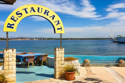 Apartmány Limun - restaurace Sovinje (centrum), Tkon, ostrov Pašman, Chorvatsko