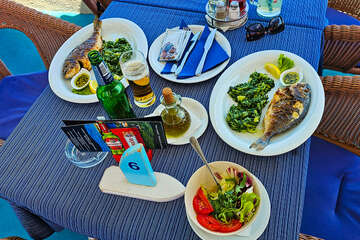 Tkon - oběd v restauraci Sovinje, ostrov Pašman, Chorvatsko