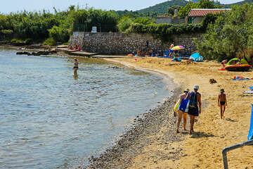 Tkon - písečná pláž Klanac, ostrov Pašman, Chorvatsko