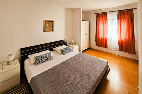 apartmány Mali Luka: apartmán A2 pre 2-4 osoby, <br />
2. poschodie