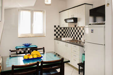 apartmány Mali Luka: apartmán A2 pre 2-4 osoby, <br />
2. poschodie