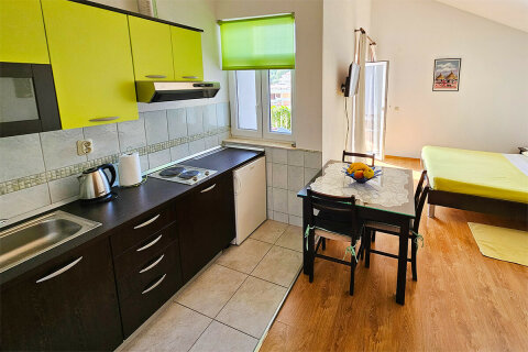 apartmány Mali Luka: studio A6 pre 2-3 osoby, <br />
3. poschodie