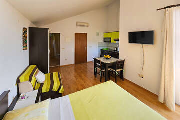 apartmány Mali Luka: studio A6 pre 2-3 osoby, <br />
3. poschodie