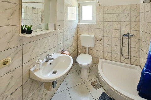 apartmány Mali Luka: apartmán A2 pre 2-4 osoby, <br />
2. poschodie