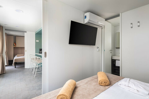 Mobilhome Avalona - příklad mobilhomu typu "C" - Mobilhome Luxury s bazénem pro 4–6 osob, Aminess Camping Resort, Povljana, ostrov Pag, Chorvatsko