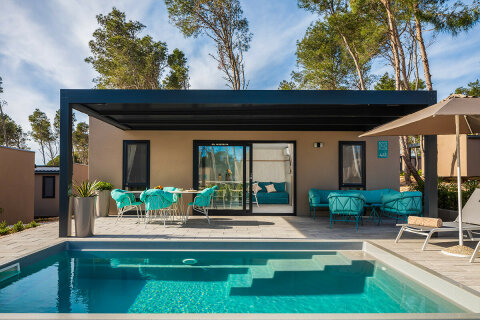 Mobilhome Avalona - příklad mobilhomu typu "C" - Mobilhome Luxury s bazénem pro 4–6 osob, Aminess Camping Resort, Povljana, ostrov Pag, Chorvatsko