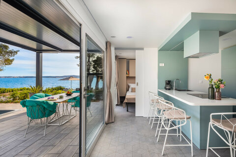 Mobilhome Avalona - příklad mobilhomu typu "C" - Mobilhome Luxury s bazénem pro 4–6 osob, Aminess Camping Resort, Povljana, ostrov Pag, Chorvatsko