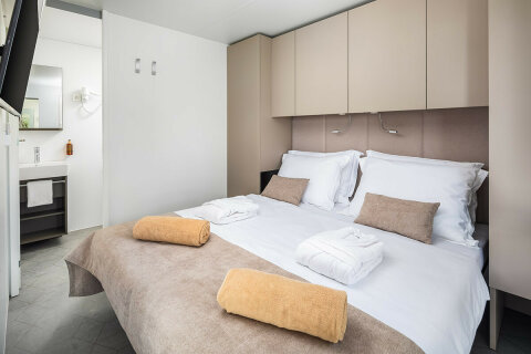 Mobilhome Avalona - příklad mobilhomu typu "C" - Mobilhome Luxury s bazénem pro 4–6 osob, Aminess Camping Resort, Povljana, ostrov Pag, Chorvatsko