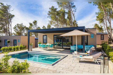 Mobilhome Avalona - příklad mobilhomu typu "C" - Luxusní mobilhome s bazénem pro 4–6 osob, Aminess Camping Resort, Povljana, ostrov Pag, Chorvatsko