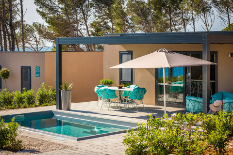 Mobilhome Avalona - příklad mobilhomu typu "C" - Luxusní mobilhome s bazénem pro 4–6 osob, Aminess Camping Resort, Povljana, ostrov Pag, Chorvatsko