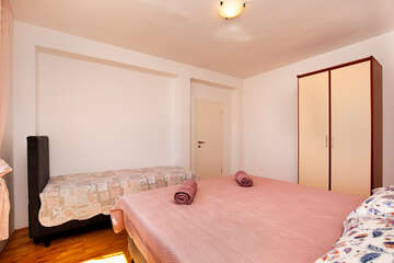 A6 - apartmány Roza pro 4-6 osob, dolní budova - 2. poschodí