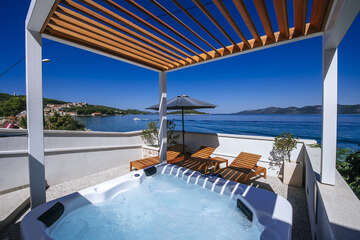 Prázdninový dům Riva - terasa s vířivkou, Mali Iž, ostrov Iž, Chorvatsko
