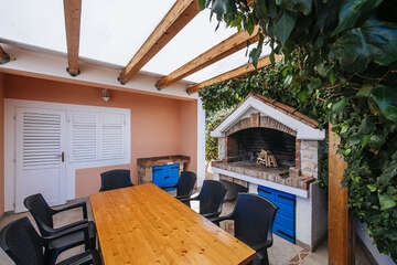 Prázdninový dům Riva - terasa s grilem, Mali Iž, ostrov Iž, Chorvatsko