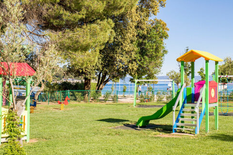 Rabac - dětské hřiště v kempu Oliva, Istrie, Chorvatsko