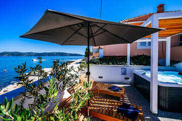 Prázdninový dům Riva - terasa s výřivkou, Mali Iž, ostrov Iž, Chorvatsko