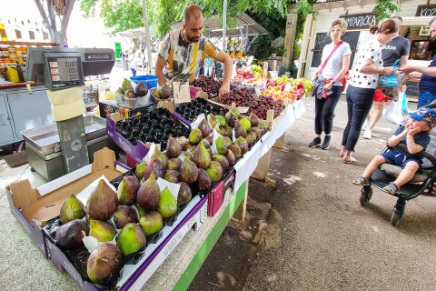 Pula - městská tržnice (otevřena denně do 13.30 hod.), Istrie, Chorvatsko
