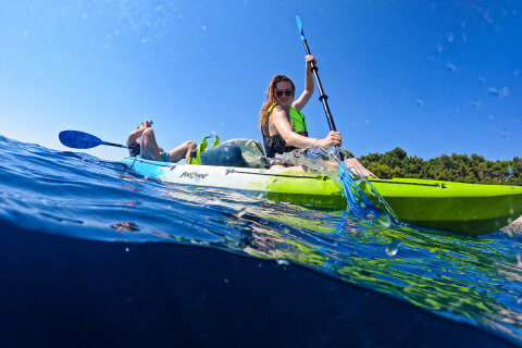 Pula - kajakování u Galebove stijene, Istrie, Chorvatsko