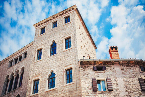 Mobilhome Mon Perin Resort - městečko Bale, palác Soardo-Bembo, Rovinj, Istrie, Chorvatsko