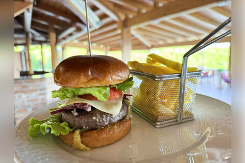 Apartmány Garden Resort-L - v restauraci, Potočnica, ostrov Pag, Chorvatsko