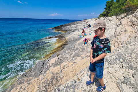 Poloostrov Kamenjak - skály na konci stezky "Po stopách dinosaurů", Istrie, Chorvatsko