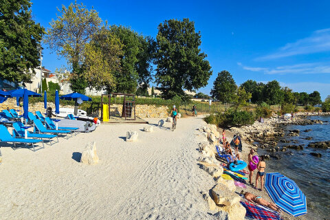 Apartmány Plavo Nebo, oblázková pláž Contish, Medulin, Istrie, Chorvatsko