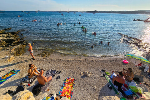 Apartmány Plavo Nebo, oblázková pláž Contish, Medulin, Istrie, Chorvatsko