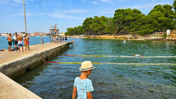 Poreč - skokanský můstek, pláž Kupalište, Istrie, Chorvatsko