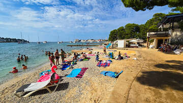 Poreč - pláž Kupalište, Istrie, Chorvatsko