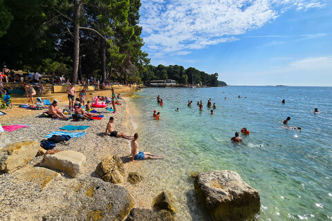 Poreč - pláž Kupalište, Istrie, Chorvatsko