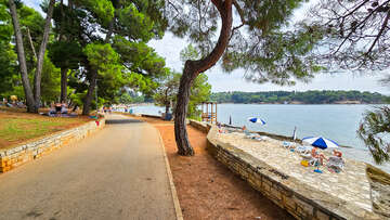 Poreč - pláž Kupalište, Istrie, Chorvatsko