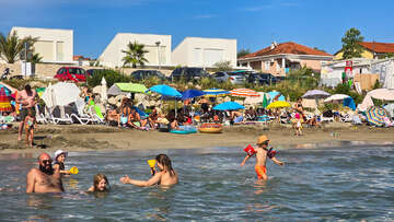 Zambratija - písečná pláž, Istrie, Chorvatsko 