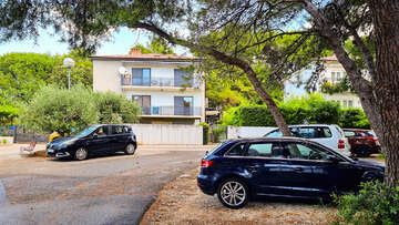 Apartmány Zelenika - parkoviště před domem, Pula, Istrie, Chorvatsko