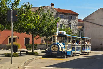 Bale - vláček z kempu Mon Perin, Istrie, Chorvatsko