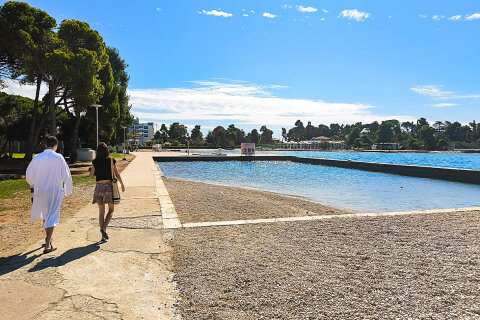Hotel Donat*** - oblázková pláž u hotelu, Zadar, Chorvatsko