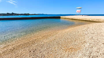 Hotel Donat*** - oblázková pláž před hotelem, Zadar, Chorvatsko