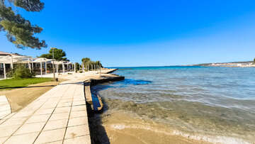 Hotel Donat*** - písečná pláž 300 m od hotelu, Zadar, Chorvatsko