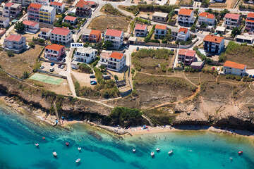 Pag - Vodice - letecký pohled, ostrov Pag, Chorvatsko