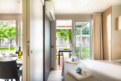 Mobilhome Lodge Premium pro 4–6 osob, Resort BiVillage, Fažana, Istrie, Chorvatsko