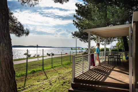 Mobilhome Lodge Deluxe Sea View pro 4–5 osob, Resort BiVillage, Fažana, Istrie, Chorvatsko
