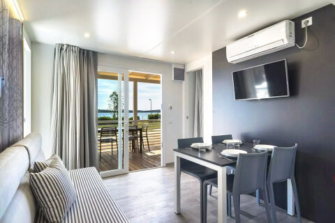 Mobilhome Lodge Deluxe Sea View pro 4–5 osob, Resort BiVillage, Fažana, Istrie, Chorvatsko
