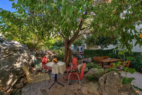 Apartmány Lucija - posezení u grilu, Živogošće - Blato, Makarská riviéra, Chorvatsko