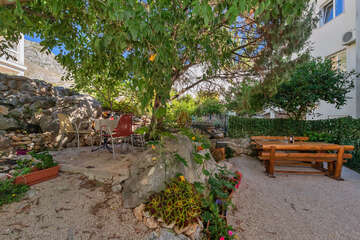 Apartmány Lucija - posezení u grilu, Živogošće - Blato, Makarská riviéra, Chorvatsko