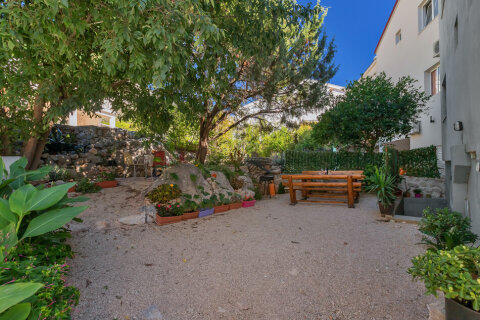 Apartmány Lucija - posezení u grilu, Živogošće - Blato, Makarská riviéra, Chorvatsko