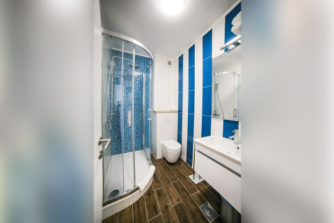 Příklad rodinného pokoje pro 5 osob s výhledem na moře, Hotel Srečko, Drvenik, Makarská riviéra, Chorvatsko