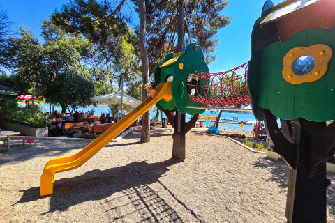 Apartmány Borik I - dětské hřiště a plážový bar 200 m od domu, Rovinj, Istrie, Chorvatsko