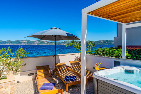 Prázdninový dům Riva - vířivka na terase, Mali Iž, ostrov Iž, Chorvatsko