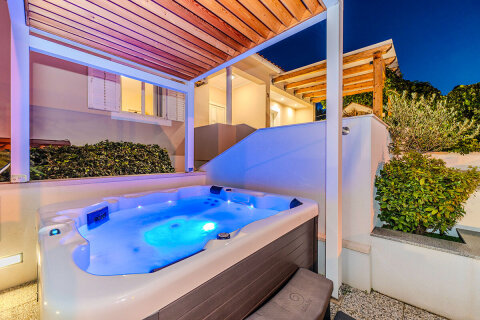 Prázdninový dům Riva - vířivka na terase, Mali Iž, ostrov Iž, Chorvatsko