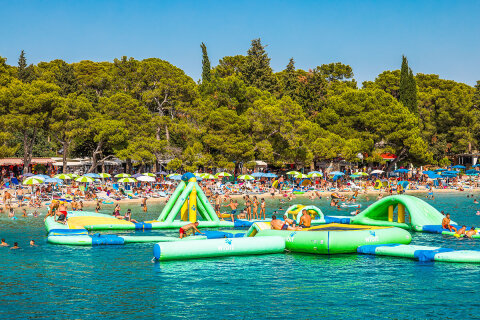 Resort San Antonio*** - oblázková pláž Dražica, Biograd na Moru, Zadarská riviéra, Chorvatsko